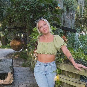 Meet your Posher, Avery